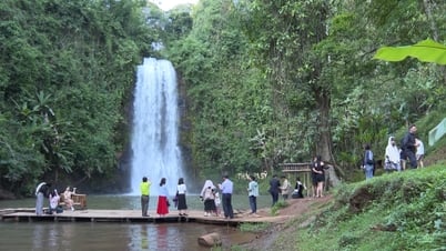 Nearly 20,000 tourists come to Mang Den on the occasion of Hung King's death anniversary