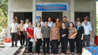 L'Union provinciale des femmes a remis deux maisons de charité dans la commune de Chau Binh