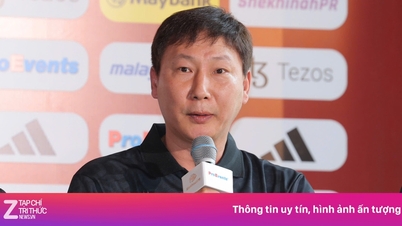 HLV Kim lẻ loi ở buổi họp báo MU - ASEAN All Stars