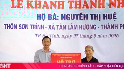 Ha Tinh City simultaneously inaugurated many houses for the poor and meritorious households.