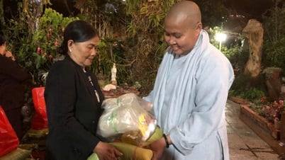 มอบของขวัญให้ผู้ด้อยโอกาส