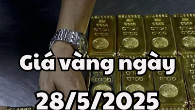 Vàng lao dốc mất đỉnh 3.300 USD sau quyết định rút lại đe dọa áp đặt các mức thuế lên Liên minh Châu Âu