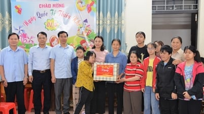 Đoàn công tác của tỉnh thăm, tặng quà tại Mái ấm tình thương Vinh Sơn  - Báo và Đài Phát thanh Truyền hình Lạng Sơn