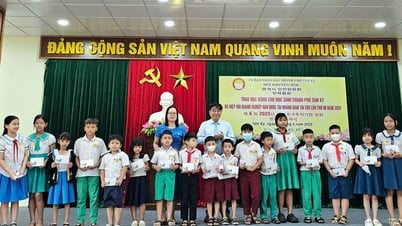 Hiệp hội Doanh nghiệp Hàn Quốc tại Quảng Nam trao 100 suất học bổng cho học sinh Tam Kỳ