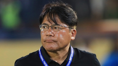 HLV CLB Hà Nội nhắn nhủ Hai Long, Duy Mạnh trước trận gặp Man United