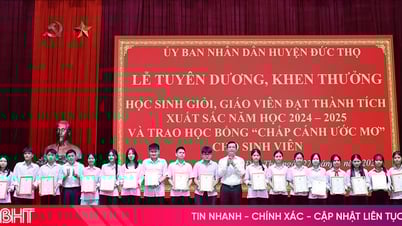 Duc Tho honors 452 outstanding students and teachers