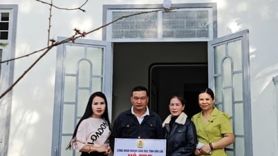 Hỗ trợ 17 nhà mái ấm công đoàn cho đoàn viên Công đoàn ngành Giáo dục