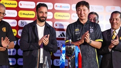 HLV Amorim nghiên cứu bóng đá Việt Nam, HLV Kim Sang Sik tuyên bố bất ngờ