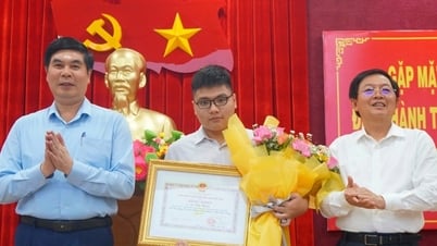 "Rain" of bonuses for male student who won silver medal at Asian Informatics Olympiad