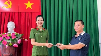 Nữ Đại úy Công an phường trả lại tài sản cho người đánh rơi