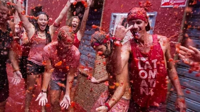 Unique La Tomatina tomato throwing festival in Spain
