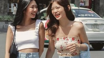 크롭탑에 어울리는 바지나 스커트는 어떤 게 있을까요?
