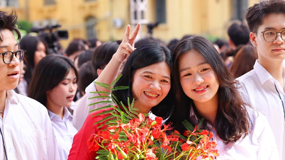 [រូបថត] សិស្សថ្នាក់ទី១២ និយាយលាក្នុងពិធីបិទការត្រៀមចេញដំណើរថ្មី