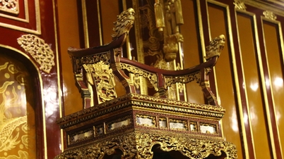 Huế đề xuất lập hội đồng khoa học để tìm cách sửa ngai vàng bị bẻ gãy