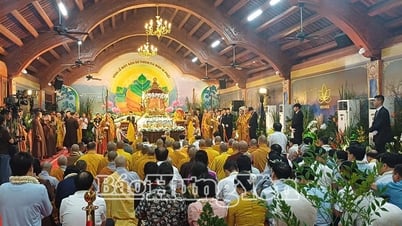 Photo series: Enshrining and enshrining Buddha's relics at Chuong Pagoda