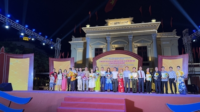 ประกาศผลและมอบรางวัลการประกวดวรรณกรรมและศิลปะ เรื่อง ตรัง ตรีญ เหงียน บิ่ญ เคียม