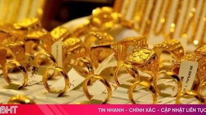 Gold price today May 28, 2025: Domestic and world gold prices both fell sharply