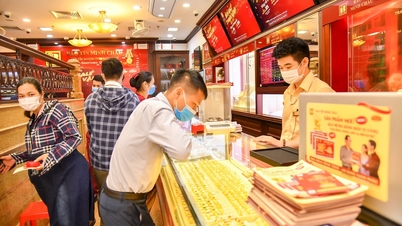 Gold price today May 28, 2025: Domestic and world gold prices fell sharply for 3 consecutive days after a series of new economic indicators were announced.