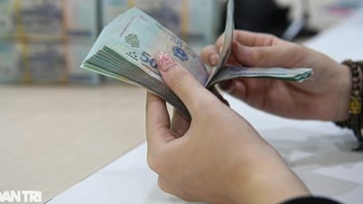 Why are bank deposits still hitting records despite low interest rates?