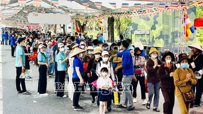 Nhiều hoạt động hỗ trợ phật tử, người dân về chùa Chuông chiêm bái Xá lợi Đức Phật