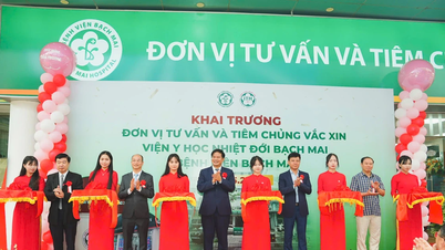 Bach Mai Hospital operates a vaccine consultation and injection unit.