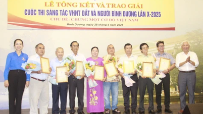 Entrega de 57 premios para el X Concurso de Composición Literaria y Artística de la Tierra y el Pueblo de Binh Duong en 2025