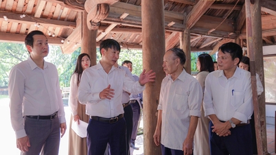Phó Chủ tịch UBND tỉnh Nguyễn Khắc Hiếu kiểm tra một số di tích xuống cấp
