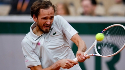 Djokovic empieza bien, Medvedev abandona Roland Garros anticipadamente