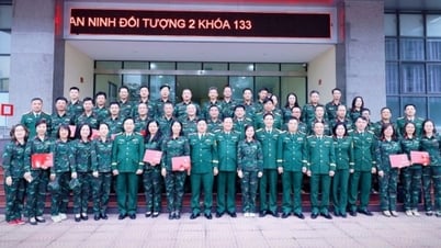 Ceremonia de clausura del Curso de Formación en Conocimientos de Defensa y Seguridad Nacional de la Asignatura 2, Curso 133