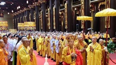 Offrande des reliques du Bouddha Shakyamuni à la pagode Chuong (Hung Yen)