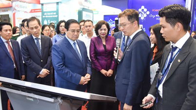 [Foto] Premierminister Pham Minh Chinh nimmt an der Veranstaltung „Digitale Transformation des Bankensektors bis 2025“ teil