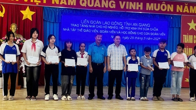 Liên đoàn Lao động tỉnh An Giang trao nhà cho người nghèo