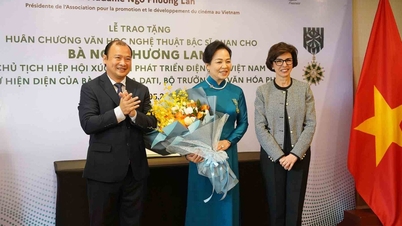 ดร. โง ฟอง ลาน ได้รับเหรียญศิลปศาสตร์และวรรณกรรมฝรั่งเศส