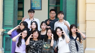 선생님들이 10학년 영어 시험에서 좋은 점수를 받는 방법을 제안합니다.