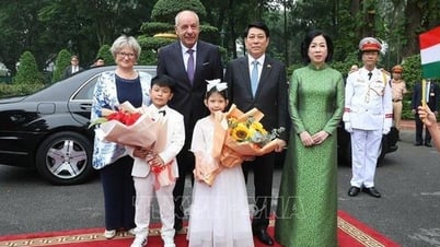 헝가리의 술료크 타마스 대통령과 그의 부인이 베트남 공식 방문을 마무리하며 하노이를 떠났습니다.