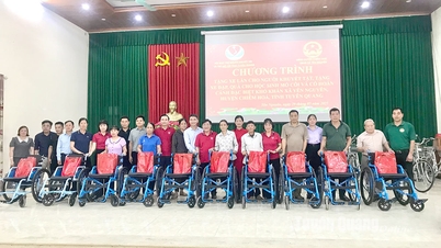 ឧបត្ថម្ភថវិកាចំនួន ១១០លានដុង ដល់ជនពិការ និងកុមារកំព្រានៅឃុំ Yen Nguyen