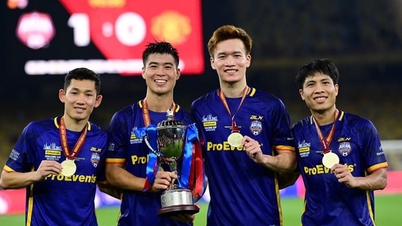 Qu'ont dit les médias internationaux à propos de la performance de Hai Long avec Manchester United ?