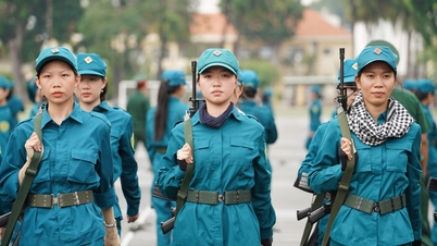 Las guerrilleras del sur practican para el desfile del Día Nacional el 2 de septiembre