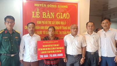Dong Giang spendet Geld für den Bau von Wohltätigkeitshäusern für Politikerfamilien