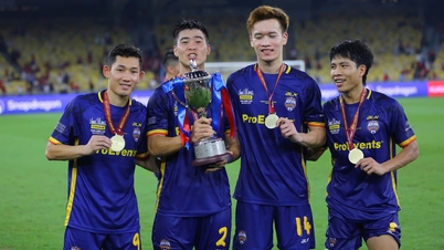 Un joueur vietnamien montre des photos avec la star de MU, le fils de Duy Manh et la « rencontre » de Van Quyet... Coach Amorim