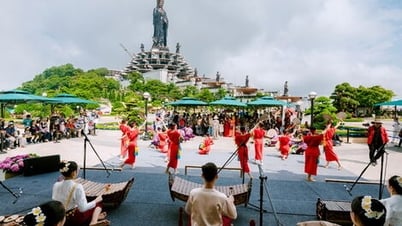 바덴산 정상에서는 바 축제 2025를 기념해 다양한 매력적인 예술 활동이 펼쳐집니다.