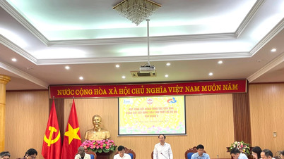 El presidente del Comité Popular Provincial de Bac Kan trabaja con la delegación del FIDA