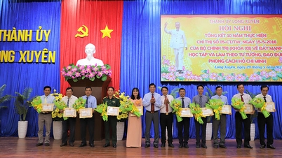 El Comité del Partido de la ciudad de Long Xuyen resume 10 años de implementación de la Directiva 05-CT/TW