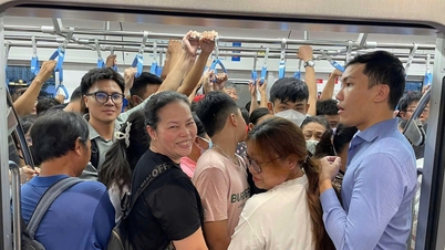 Metro chật người dịp lễ, không khí mới cho một thói quen cũ