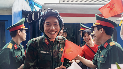 The faces of soldiers participating in the parade and marching back to the capital were radiant.