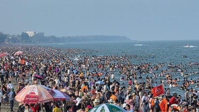 Số đông du khách đến với Sầm Sơn kỳ nghỉ lễ 30-4 là người trong tỉnh