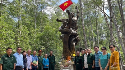 เกี่ยวกับ Sac Forest รับฟังเรื่องราวของหน่วยรบพิเศษที่ 10 ที่ต่อสู้กับศัตรู