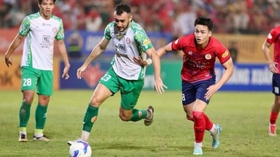 Chờ HLV Phùng Thanh Phương giúp "chiến hạm đỏ" thoát hiểm