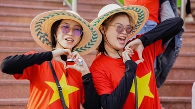 April 30th holiday: Crowds of visitors to Suoi Tien, Cu Chi, Saigon Special Forces tour