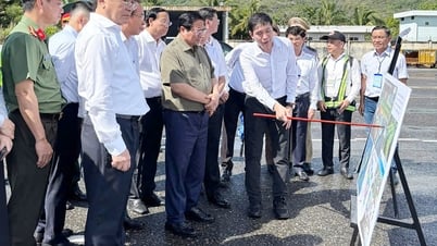 ファム・ミン・チン首相はコンダオ空港で勤務